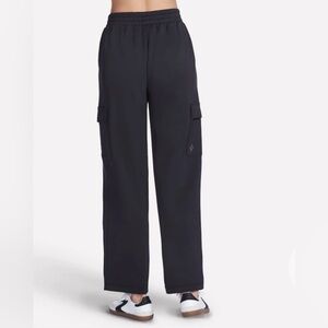 ✨NWT✨Skechers: SkechLuxe Elevate Cargo Pants- Size XL (inseam approx 31.25in)